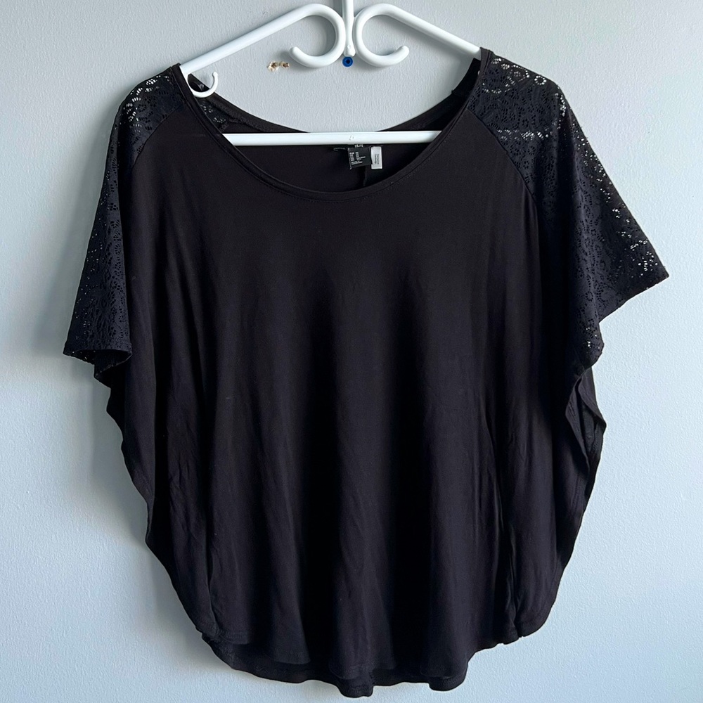FREE 🆓 with Any Two Purchases - T-shirt with lace shoulders, size XS